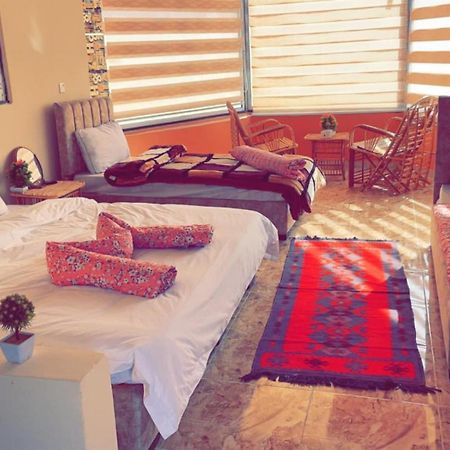 Sami Al Muzna Rum Camp Wadi Rum Esterno foto